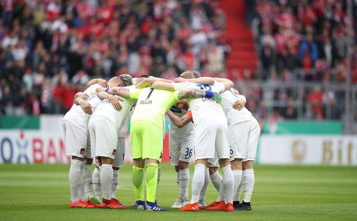 九游游戏-集结日体能课后，法兰克福防线松动备战德国杯，媒体盛赞，高层口径保持一致-九游游戏