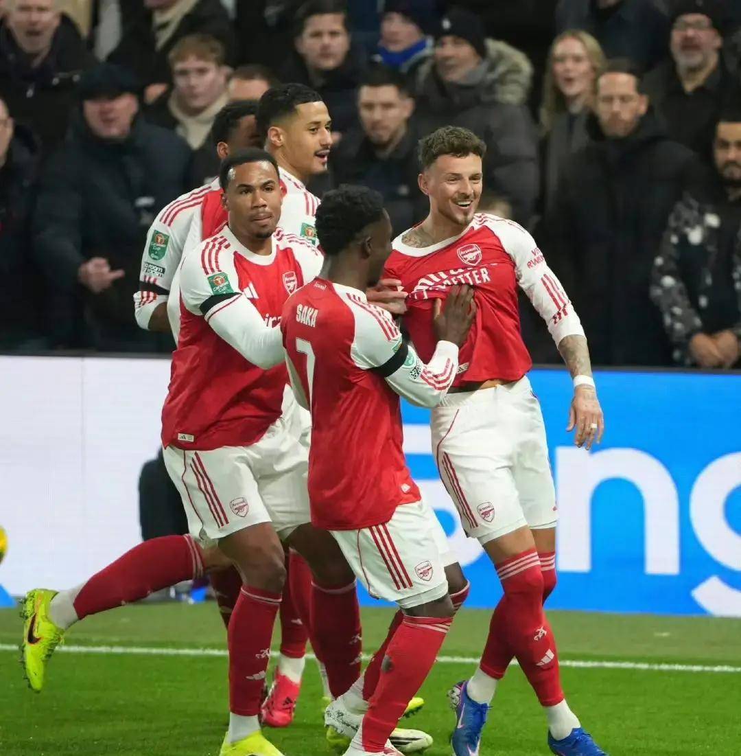 塞维利亚围绕欧超杯刷新队史纪录莱万多夫斯基在拜仁比赛中爆冷，葡萄牙体育围绕德国杯迎来里程碑瞬间刷屏的简单介绍